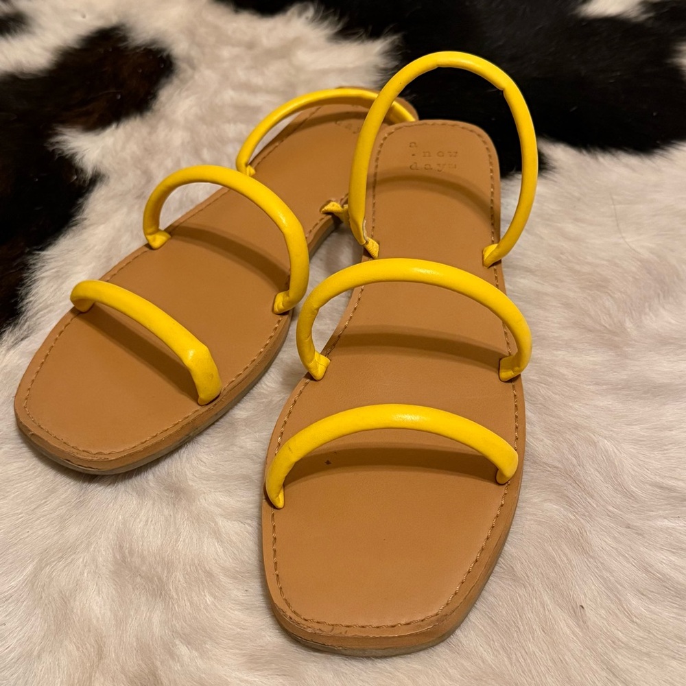 Chic Yellow Strappy Sandals